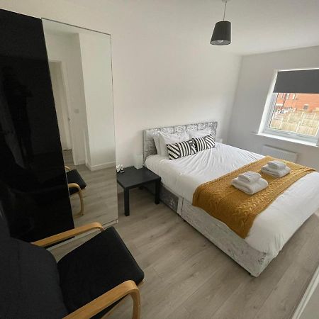 Modern Room With Huge Bed - Walk To City Centre! Manchester Exteriér fotografie