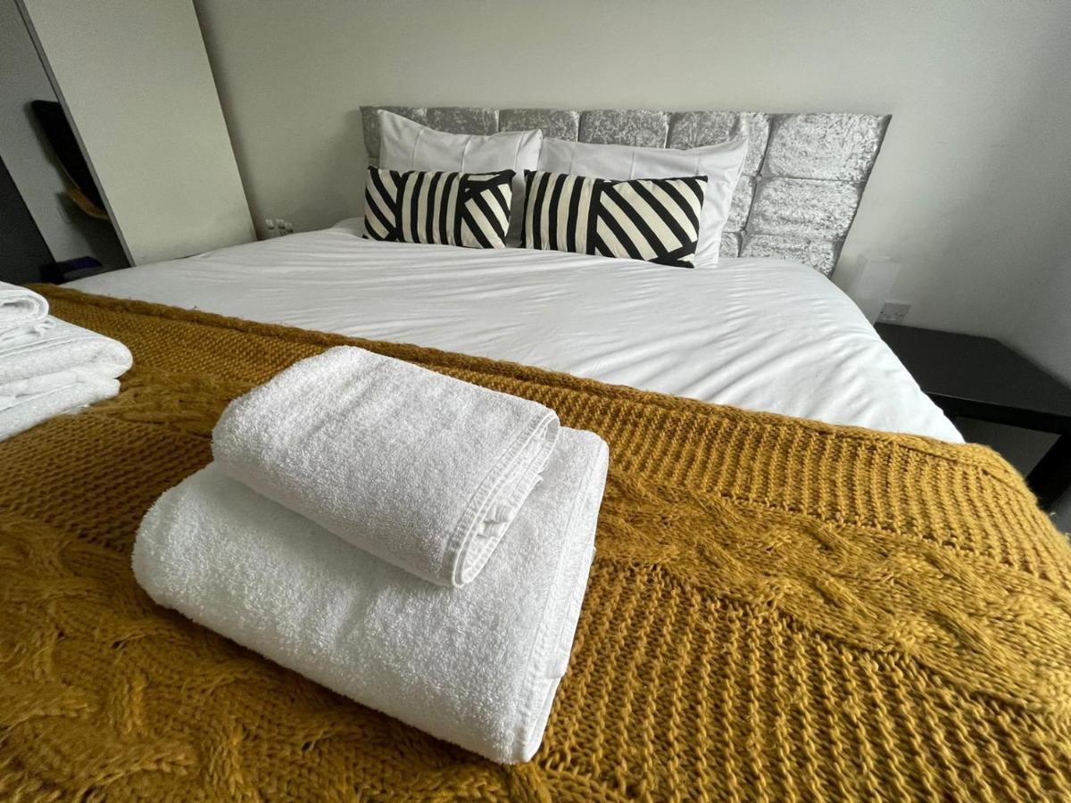 Modern Room With Huge Bed - Walk To City Centre! Manchester Exteriér fotografie