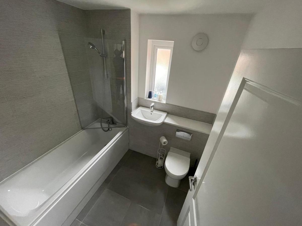 Modern Room With Huge Bed - Walk To City Centre! Manchester Exteriér fotografie